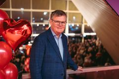 Administrerende direktør i Kilden teater og konserthus, Harald Furre i en folksom foajé