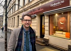 Markedsdirektør i Sparebanken Øst, Ole Sivertsen, foran DinBank.no`s første fysiske kontor på Torshov i Oslo.