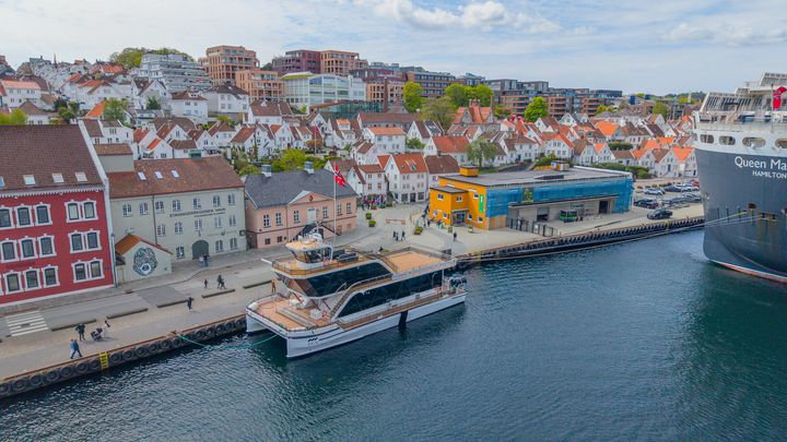MS Brim ved kai i Vågen i Stavanger