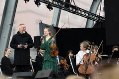 – For en ære, det føles helt fantastisk, fortalte Alma Serafin Kraggerud om å åpne årets festspill.