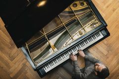 Leif Ove Andsnes, festspillmusiker 2027. Bilder tatt på Schumann pianoverksted i Sandviken.
