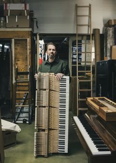 Leif Ove Andsnes, festspillmusiker 2027. Bilder tatt på Schumann pianoverksted i Sandviken.