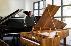 Leif Ove Andsnes, festspillmusiker 2027. Bilder tatt på Schumann pianoverksted i Sandviken.