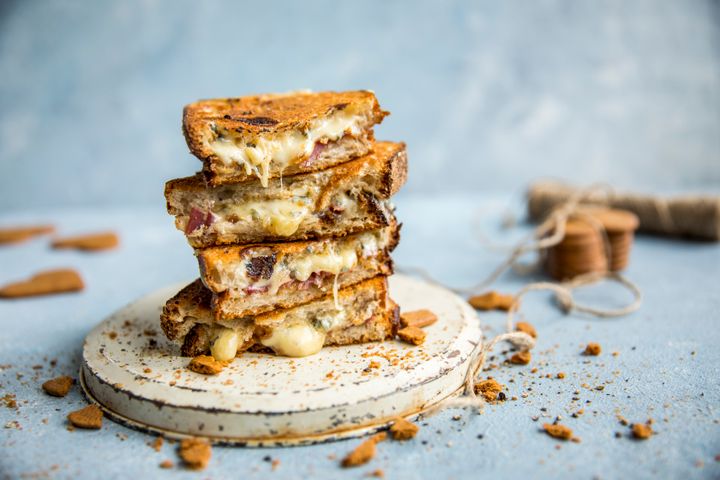 Kanskje finner vi ny inspirasjon med bruk av fenalår i toast sammen med blåmuggost
