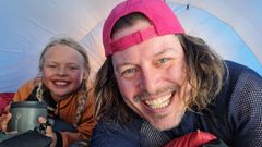 Mina Floriana Read da hun i 2025 ble verdens yngste over Europas største isbree, Vatnajökull på Island sammen med sin far Alexander Read.