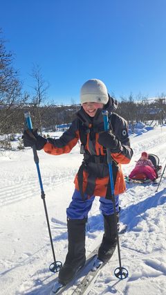 Mina during training for the expedition. Here on a ski trip with her little sister Rose in the sled.
