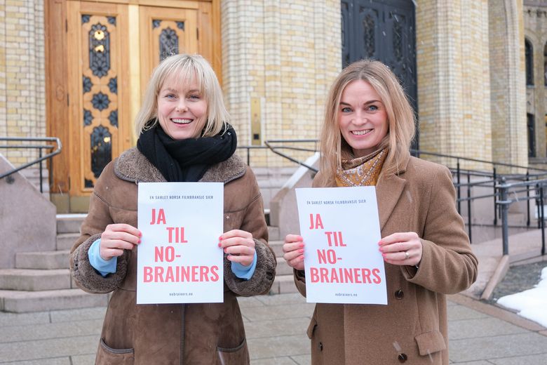 Fra venstre - Ingrid Bolsø Berdal (Skuespiller) og Åse Kringstad (Virke Produsentforeningen)