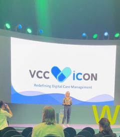 Anna Knight presenterer i Dubai