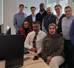 Selskapet samlet i et diversifisert team i London. Styreformannen fra Norge på besøk.