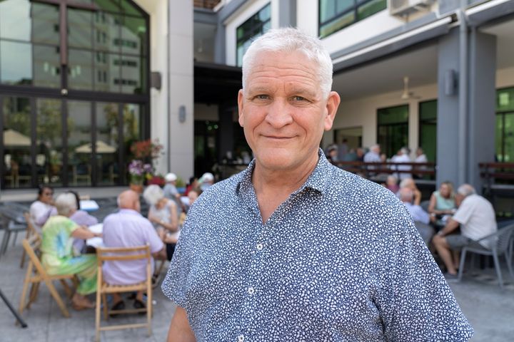 Jeffrey Huseby foran Sjømannskirken i Thailand