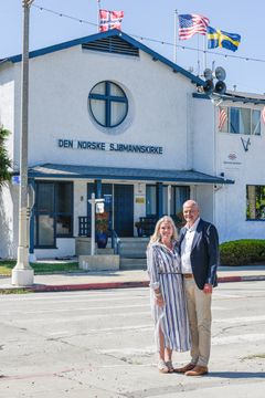 Ole Martin Grevstad og Margit Lovise Holte foran Sjømannskirken i Los Angeles
