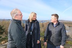 Fra venstre: Erik Brohjem, daglig leder i Wergeland-Halsvik; Margunn Bjørnestad, konsernleder i Wergeland Group; og Kristian Eide, daglig leder i Westland Waste.