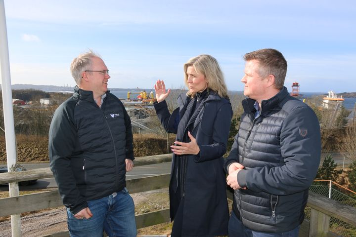 Fra venstre: Erik Brohjem, daglig leder i Wergeland-Halsvik; Margunn Bjørnestad, konsernleder i Wergeland Group; og Kristian Eide, daglig leder i Westland Waste.