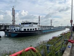 Rescandi losser tankbarge i Nederland