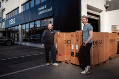 Butikksjef Kim Hagen (t.v) sammen med daglig leder i Cycleurope Norge Lars Nordberg