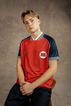 Andreas Schjelderup i Retro-trøye