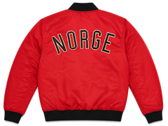 Kolleksjonen består av retroinspirerte track jackets, en vrengbar bomberjakke med rødt uttrykk til hjemmekamper og svart til bortekamper, samt t-skjorter med nakkeribb i rødt, hvitt og blått.