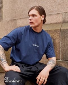 Kolleksjonen består av retroinspirerte track jackets, en vrengbar bomberjakke med rødt uttrykk til hjemmekamper og svart til bortekamper, samt t-skjorter med nakkeribb i rødt, hvitt og blått.