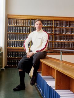 Kolleksjonen består av retroinspirerte track jackets, en vrengbar bomberjakke med rødt uttrykk til hjemmekamper og svart til bortekamper, samt t-skjorter med nakkeribb i rødt, hvitt og blått.