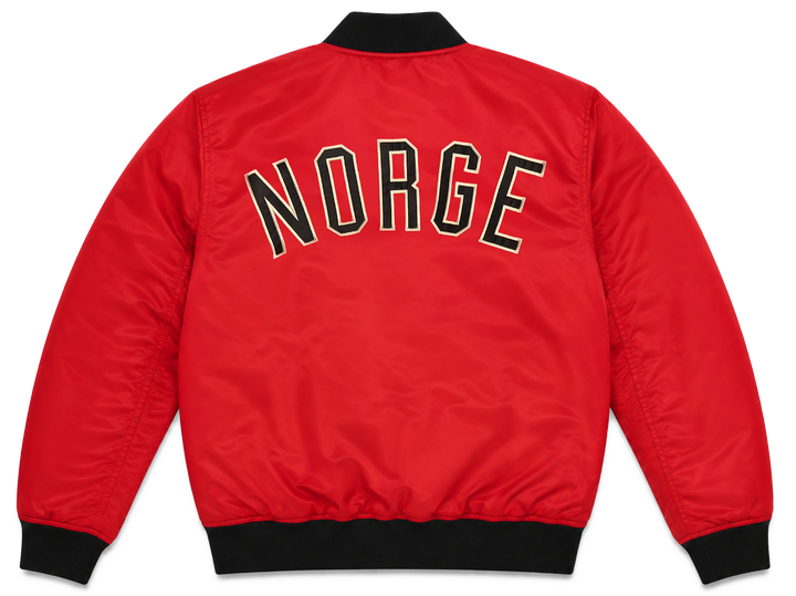 Kolleksjonen består av retroinspirerte track jackets, en vrengbar bomberjakke med rødt uttrykk til hjemmekamper og svart til bortekamper, samt t-skjorter med nakkeribb i rødt, hvitt og blått.