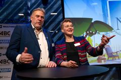 Hoveddommer Tom C. Johannessen og sjef for NM i Kjøttprodukter Christiane Hoffmann var vertskap for kåringsarrangementet som fant sted i Oslo på konferansestedet Ambassaden torsdag kveld. Her var representanter fra kjøttbransjen i hele landet samlet til festaften og kåring av vinnerne.