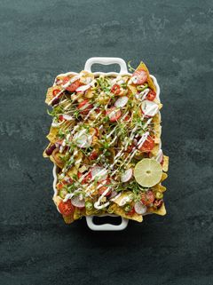 Koriander med spiselige frø på nachos