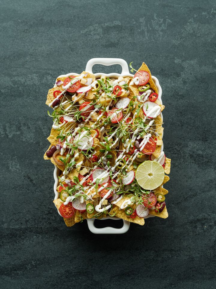 Koriander med spiselige frø på nachos