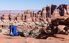 Helene Mulholland, forfatter av den kommende boka 'Du kan ikke leve sånn! – En nomades historie om veien til annerledes rikdom'. Her i Utah.