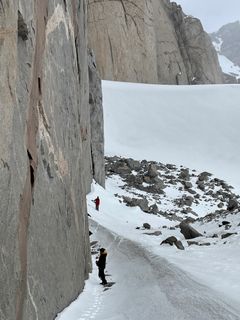 VINDU INN I JORDSKORPEN  Fjellene som stikker opp fra isødet i Antarktis blottlegger dype geologiske prosesser prosesser som vanligvis foregår skjult dypt i jordskorpen. Foto: Synnøve Elvevold / Norsk Polarinstitutt