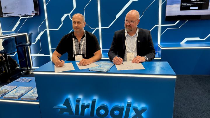 Innokas and Airlogix signing LoI concerning cooperation, the signing took place in DALO Industry Days on August 19, 2026