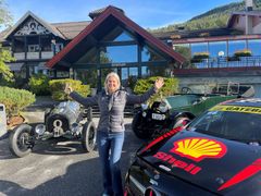 Katrine Straand ønsker bilentusiaster velkommen