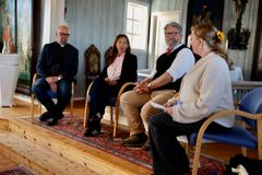 Etter foredragene fulgte en panelsamtale med de to foredragsholderne, Cathinka Dahl Hambro og sogneprest Onar Haugli. Samtalen handlet blant annet om hvordan vi kan unngå å gjenta en velkjent feil: å demonisere «de andre».