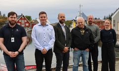 Representanter fra Kystverket og Norvald Jørgensen var samlet i Kabelvåg torsdag for signering av kontrakten for utdypingsprosjektet i Husøy fiskerihavn. Fra venstre: Ole-Irgen Hammer (Kystverket), Magnus Rørvik (Kystverket), Jostein Moe (Kystverket), Morten Jørgensen (Norvald Jørgensen), Raymond Richardsen (Norvald Jørgensen), Frida Grønhaug Ottemo (Kystverket).