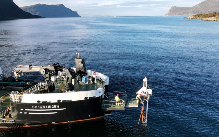 Ni nye sjømerker blir no sett ut på ulike stader langs kysten for testing gjennom vinteren. Foto: Lill Haugen / Kystverket