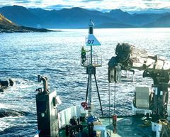 Nytt sjømerke er montert ved innseglinga til Ålesund. Foto: Jan Magne Dyb / Kystverket