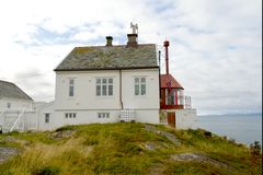 Barøy fyr er kanskje et beskjedent kystled-fyr men har en sentral plassering innerst i Vestfjorden ved Narvik.