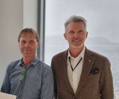 Prosjektsjef for Stad skipstunnel Harald Inge Johnsen (t.v) og kystdirektør Einar Vik Arset