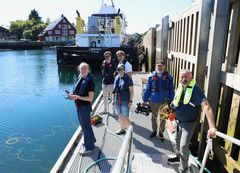 God stemning på kaia i Kabelvåg før oppstart av sommerens befaringer langs Nordlandskysten.