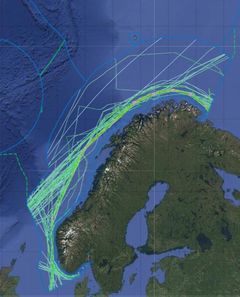Kart som viser skipsruter gjennom norsk økonomisk sone i 2025.