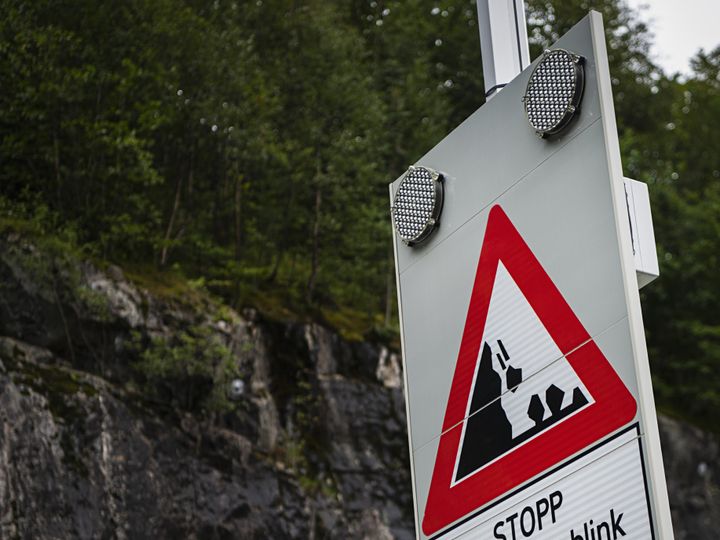 Bilde av skilt som varsler om rasfare