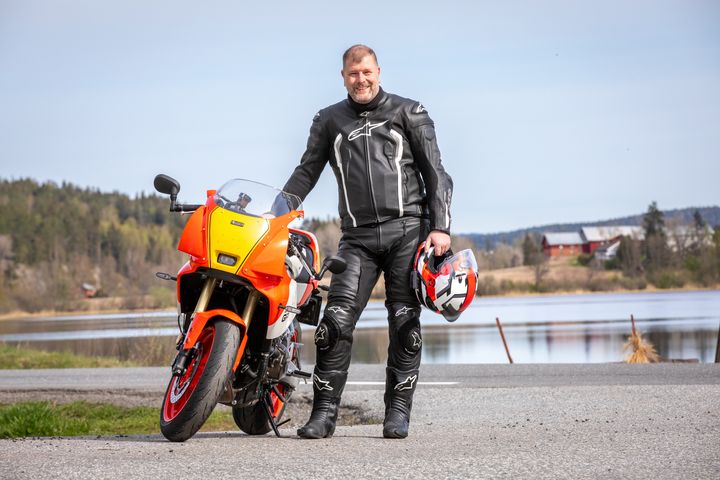 Leder i NAF MC, Jan Harry Svendsen, ber motorsyklister passe på når de er ute å kjører. Han mener det er for mange MC-ulykker langs norske veier.