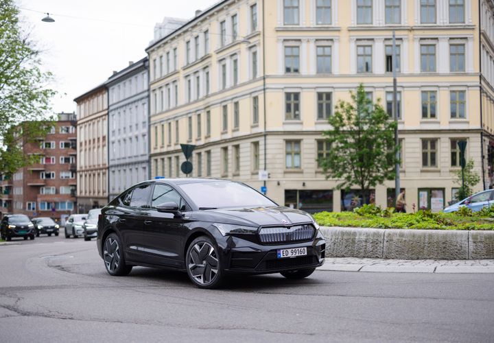Det er ulike årsaker til at folk ikke ser på bildeling som aktuelt. Rundt en tredjedel oppgir at de bruker bilen sin mye i dag. Om lag en fjerdedel tviler på tilgjengeligheten ved behov for bil.