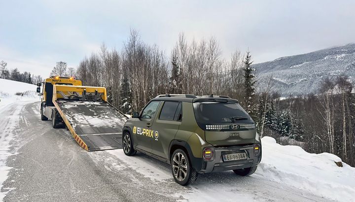 Lille Hyundai Inster slo alle de større og dyrere elbilene når det gjelder avvik fra offisiell rekkevidde (WLTP). Bare MG S6 fulgte Inster på rekkeviddeavvik med pene minus 29 prosent i sprengkulda.