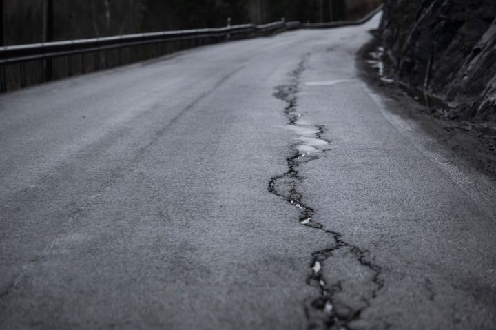 NAF mener det må brukes mer penger på vedlikehold av fylkesveiene. Nordland er fylket med det nest største forfallet på fylkesvei.