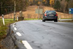 NAF mener det må brukes mer penger på vedlikehold av fylkesveiene. Akershus fylkte brukte 1739 kroner per innbygger til drift og vedlikehold av fylkesveiene i fjor, betydelig lavere enn snittet for landet