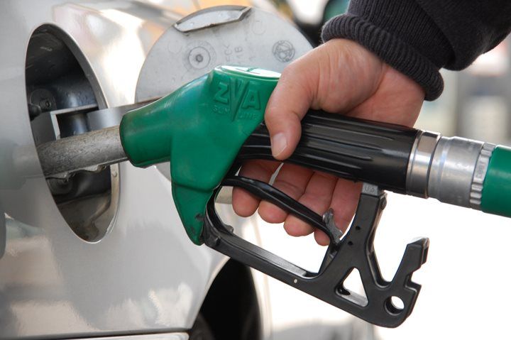 NAF advarer mot å vente til høsten med avgiftskutt på bensin og diesel, slik regjeringen ga singal om i Stortinget onsdag