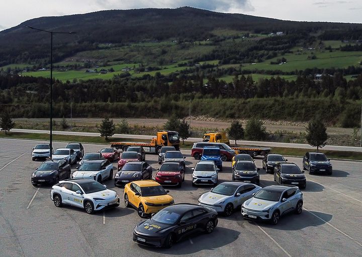 Det er stadig flere som ser at drivstoffprisene vil forbli høye fremover og at billig drivstoff med Norgespris når bilen lades hjemme er en bedre løsning.