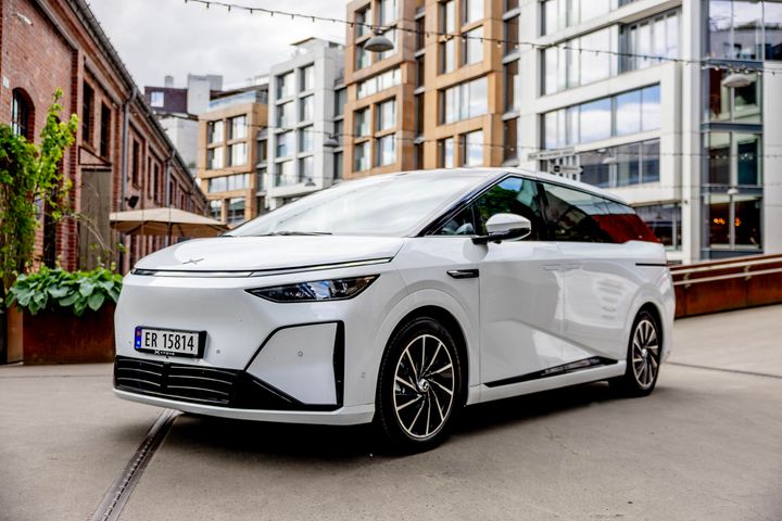 Xpeng X9 hadde klart best positivt avvik på 11,4 prosent. Bilen kjørte kjørte 646 kilometer, mens den oppgitte rekkevidden er på 580 kilometer.