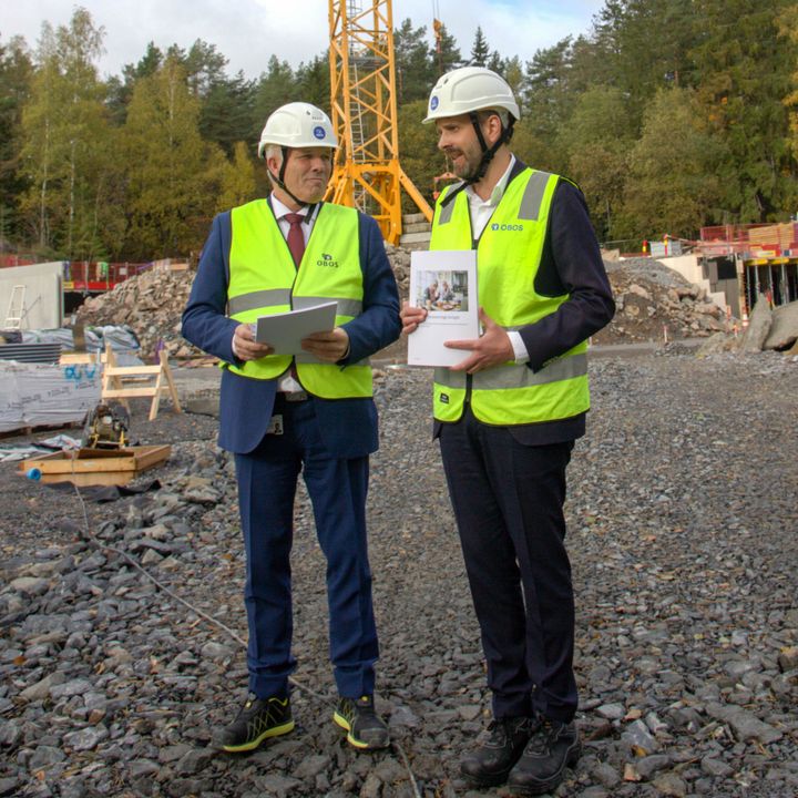 Statsrådene mottok forslag til tiltak fra Eldreboligalliansen på OBOS sitt boligprosjekt Oen i Oslo.
