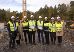 Representanter fra Eldreboligalliansen samlet ved overrekkelsen av tiltaksrapporten i Oslo.